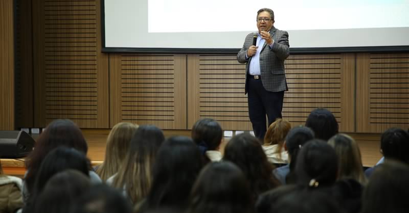 CAPACITACIÓN EN SIMULACIÓN CLÍNICA FORTALECE LA FORMACIÓN EN SALUD EN LA UNIVERSIDAD MARIANA