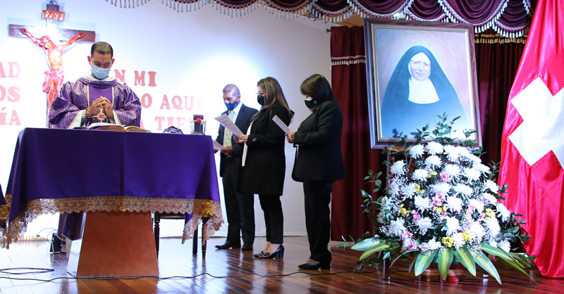 FAMILIA UNIVERSITARIA MARIANA CELEBRÓ LA FIESTA DE LA BEATA MADRE MARÍA CARIDAD