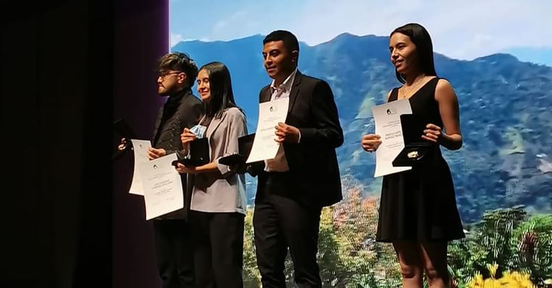 ESTUDIANTES DE COMUNICACIÓN SOCIAL RECONOCIDOS CON PREMIO NACIONAL DE PERIODISMO SIMÓN BOLÍVAR